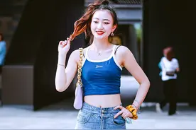 街拍：在日常搭配当中，最重要的是选择适合自己的衣服图片