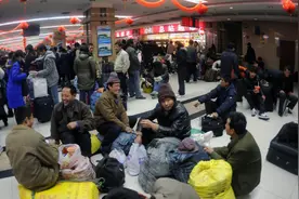 “返乡潮”提前了，农民工为啥不继续赚钱了？4个原因很现实图片
