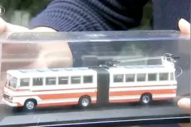 从小乘坐155路的电车迷，为了怀念电车，自制了电车模型做纪念视频封面