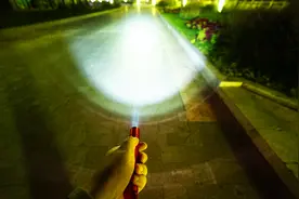 照明打火防身样样精通：纳拓电弧手电筒评测图片