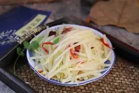 炒土豆丝，什么时候放醋是关键点，步骤对了，随便炒都爽脆好吃图片