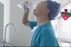 医生手术后“豪饮”葡萄糖注射液，一般人能喝吗？口感如何？图片