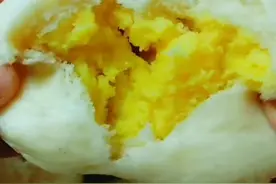 松软香甜奶黄包，一碗面，四个鸡蛋，在家轻松做出，小孩都爱吃它图片