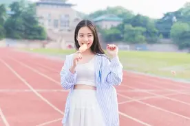 “嫂子，我妈说AA制暂停，你来伺候我坐月子”听完我订了旅游机票图片