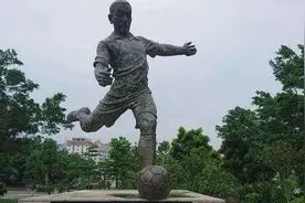 以前中国足球9连冠被称中国铁军称霸亚洲，为什么现在却那么弱？图片