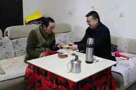 永顺县检察院党组书记、代理检察长杨庆华春节前慰问退休干警图片