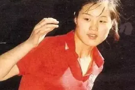 她是爱抽烟喝酒的世界冠军，拿了59块女乒金牌，是初代乒坛大魔王图片
