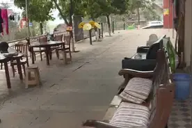 三男一女路边熟睡 一查竟是盗车团伙图片