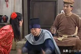 老白吃了吐抛弃无双，无双生气竟与小六和老邢激情呐喊对拜，哈哈图片