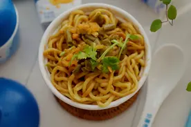 天冷最爱的懒人餐，1分钟就上桌，口感香滑筋道，好吃到爆图片