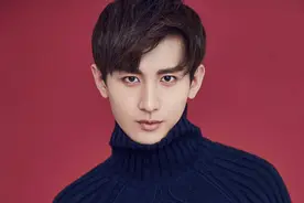 为理想而战的“8月男友”成毅：身材充满诱惑，脸上全是羞涩图片