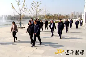 省人大制度理论研究会会长丁巍带领调研组来到遂平县调研图片