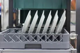 商用洗碗机洗涤后餐具该如何保洁？图片