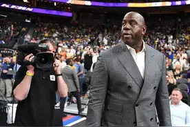 1994年，魔术师1000万入股湖人，如今升值多少？图片