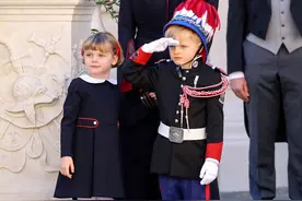 摩纳哥国庆：夏琳王妃3天4套搭配美翻天，龙凤胎继承人再抢镜图片