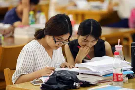 孩子历经千辛公考上岸，笔面双试第一却被“刷”，只因父母惹的祸图片