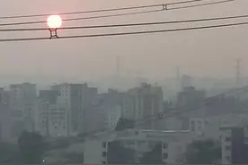 当无意间听见某个熟悉的名字图片