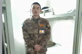 戍边英雄画像在快递店门口火了！这位热血老板必须要找到！图片