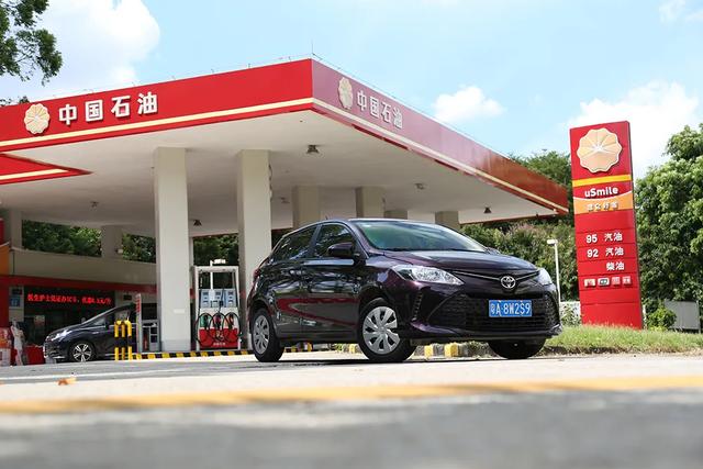 威驰FS试驾：空间超大超实用，省油省力低油耗！堪称家用车典范