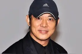 他是李连杰的半个师傅，曾跟世界拳王交过手，胳膊粗的不像话图片