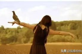 一个55岁的中年女人总结道：在婚姻里“驯服”男人，要用这些手段图片