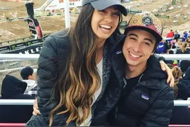女友终于怀孕了，下身瘫痪的男子兴奋的语无伦次图片
