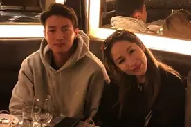 萧亚轩小16岁鲜肉男友吐血就医，女方泣不成声坦言：是我要求过高图片