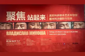 罕见彩色影像定格新中国成立的那一刻图片