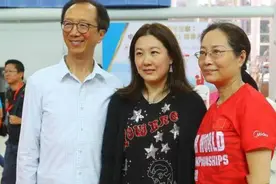 效法伏明霞嫁大20富商，老公曾和袁立同居12年，张怡宁如今怎样？图片