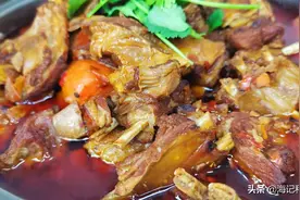 红焖羊肉，老爸的拿手菜，羊肉鲜嫩，味道纯正，非常适合冬天吃图片