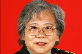1974年，重病的彭德怀抓着侄女彭钢的手：我想和你的父亲葬在一起图片