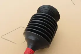 下水道堵了只认皮搋子？针对不同的堵塞物，选择不同的工具才行图片