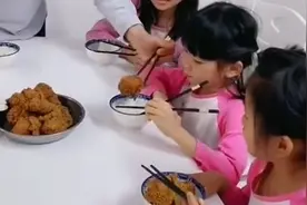 穷养的儿子遇到富养的女孩，不同教育间的差异，值得每个家长思考图片