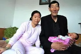 身高2.36米鲍喜顺：不听医生忠告，57岁执意生子，孩子现状如何？图片