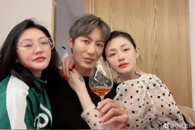 大S离婚后首现身！放飞自我亲密揽实男闺蜜，眼神迷离醉意十足图片