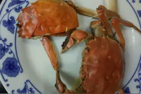 让女儿吃“无腿蟹”的妈，遇上给儿子多分虾的娘，网友：结亲家吧图片