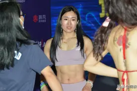 美女健美比赛，看起来有点怪图片