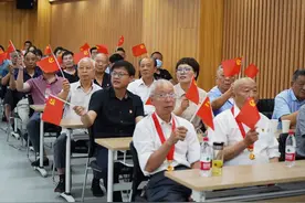 南京雨花台区各界组织收看庆祝中国共产党成立100周年大会图片