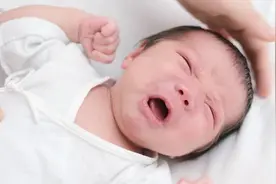 疫情，让哥哥和比自己小十八岁的弟弟真正有了手足情图片