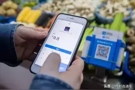 对不起，我又拖后腿了！成都平均工资8228元，竟然是被他们拉起的图片