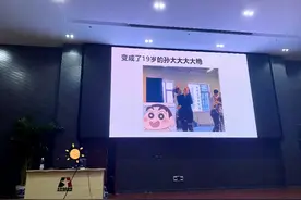 孙俪妹妹19岁生日！北电老师赶来祝贺，教室里满是她的专属影集图片