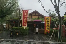 游《清明上河园》看武大郎卖炊饼图片