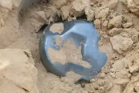 印度天空一声巨响，掉下一个神秘的不明金属物，究竟是什么？图片