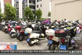 小区未规划电动车停车区 临时场所无遮挡棚存隐患图片