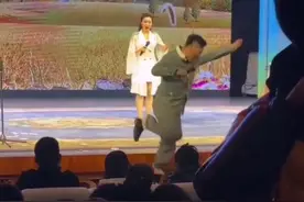 杨树林“假摔”下舞台，把女演员吓得尖叫？老婆刚出狱难掩喜色图片