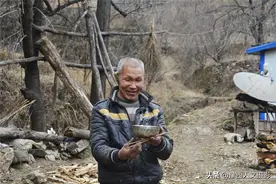 栾川大山里的异姓光棍兄弟：好着我给他做饭，死了我给他送终图片