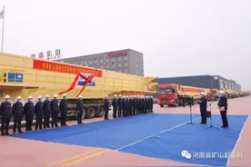 抓防疫 促生产：河南矿山承制宝武铝业起重机交付发车图片