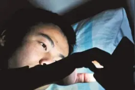 孩子在被窝里浏览“不良网站”，手机会留下3种痕迹，父母要重视图片