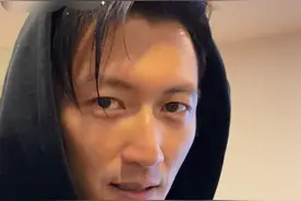 41岁谢霆锋展示空中悬浮做呼啦圈腰力惊人，网友调侃：为王菲而练图片