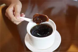 一碗龟苓膏的成本价要十几万，提问：龟苓膏里真的有乌龟吗？图片